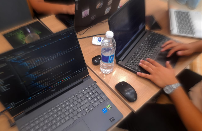 صورة جماعية لفريق عمل ClassMate